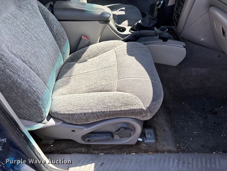 image for item EM8215 2002 Chevrolet TrailBlazer SUV