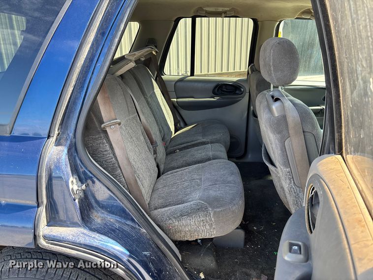 image for item EM8215 2002 Chevrolet TrailBlazer SUV