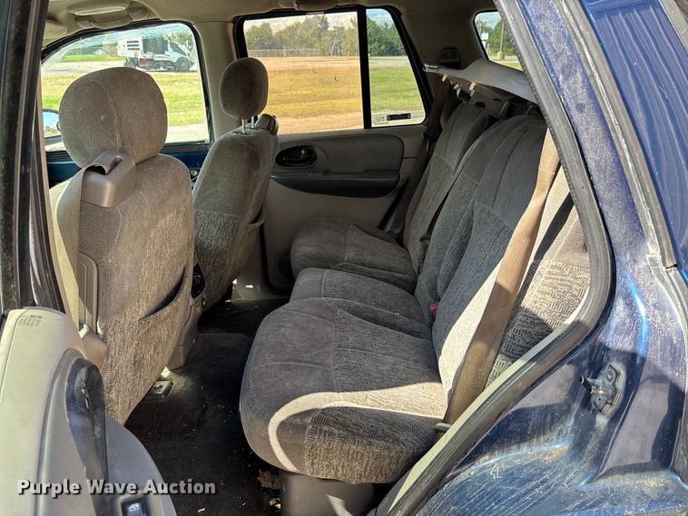 image for item EM8215 2002 Chevrolet TrailBlazer SUV