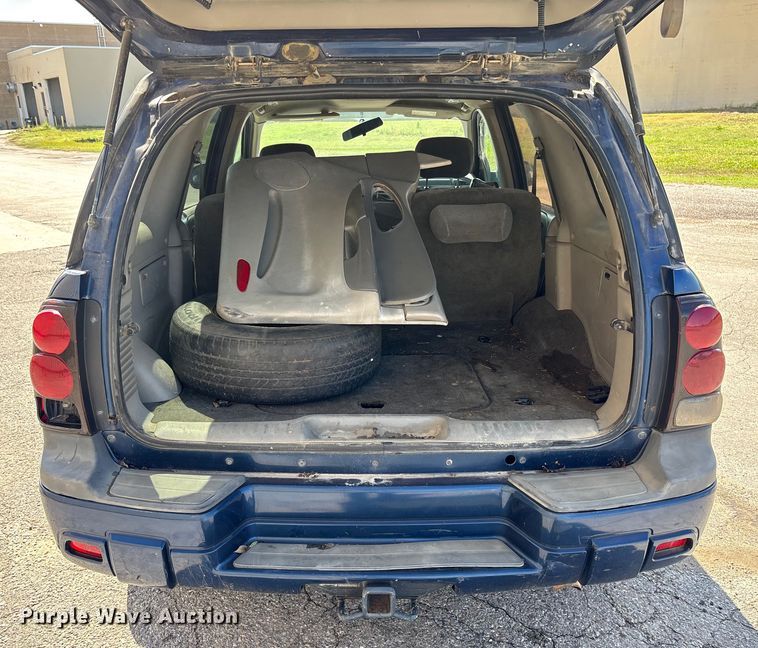 image for item EM8215 2002 Chevrolet TrailBlazer SUV