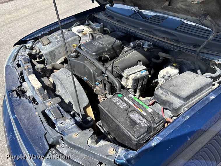 image for item EM8215 2002 Chevrolet TrailBlazer SUV