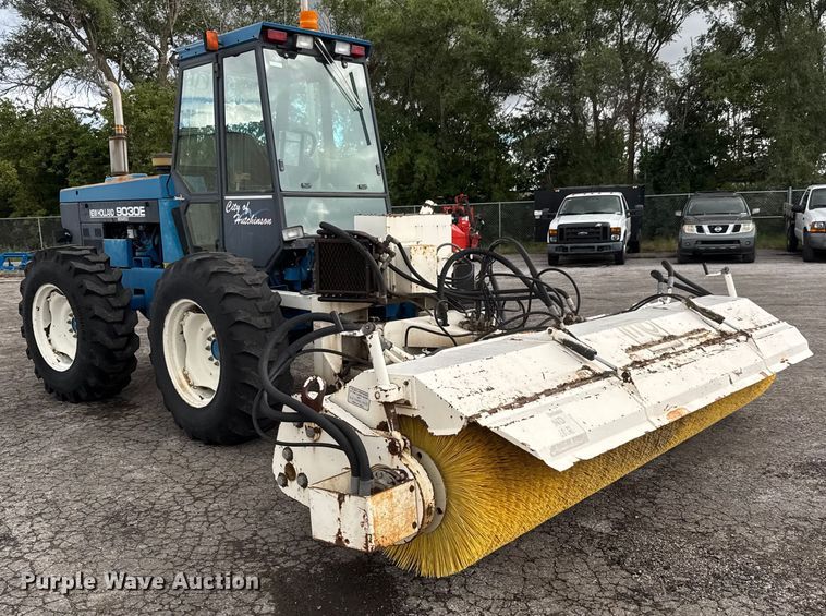 image for item EM8216 1998 New Holland 9030E bi-directional tractor