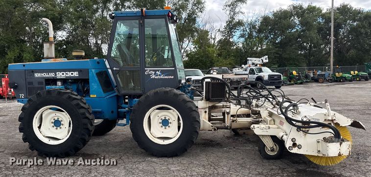 image for item EM8216 1998 New Holland 9030E bi-directional tractor