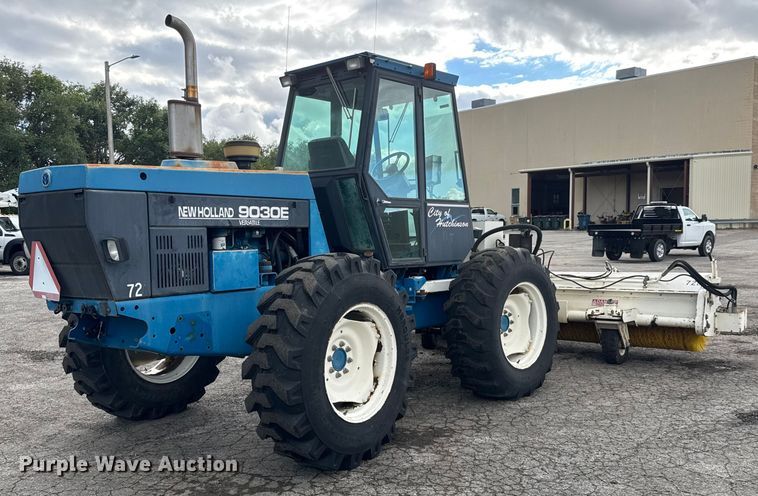 image for item EM8216 1998 New Holland 9030E bi-directional tractor