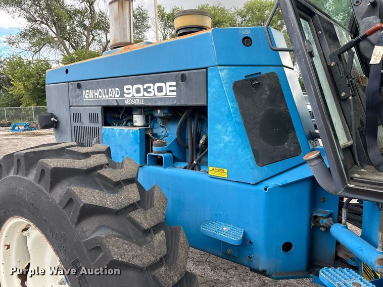 image for item EM8216 1998 New Holland 9030E bi-directional tractor