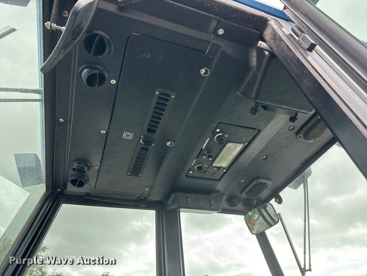 image for item EM8216 1998 New Holland 9030E bi-directional tractor