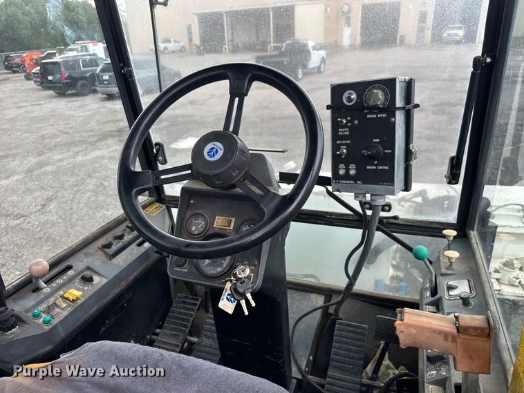 image for item EM8216 1998 New Holland 9030E bi-directional tractor