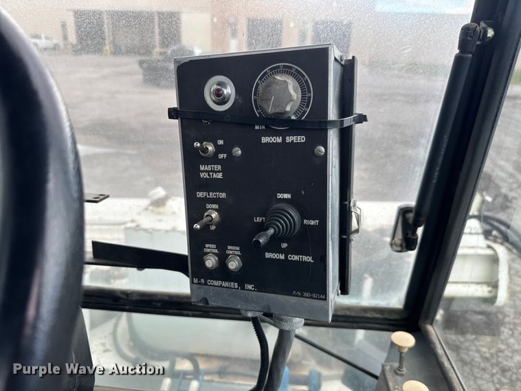 image for item EM8216 1998 New Holland 9030E bi-directional tractor