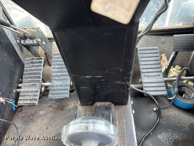 image for item EM8216 1998 New Holland 9030E bi-directional tractor