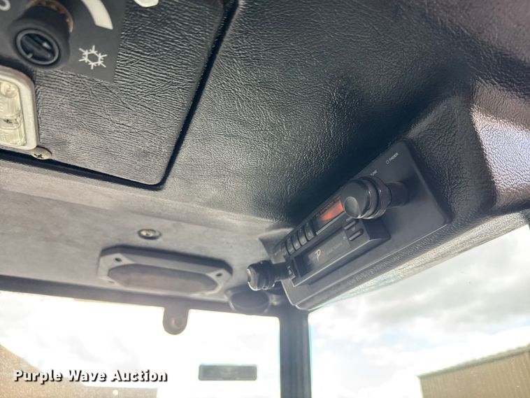 image for item EM8216 1998 New Holland 9030E bi-directional tractor