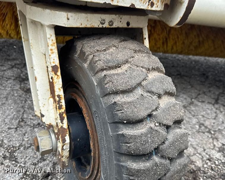 image for item EM8216 1998 New Holland 9030E bi-directional tractor