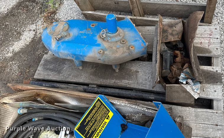 image for item EM8216 1998 New Holland 9030E bi-directional tractor