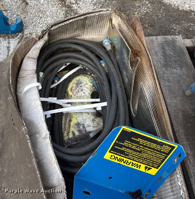 image for item EM8216 1998 New Holland 9030E bi-directional tractor