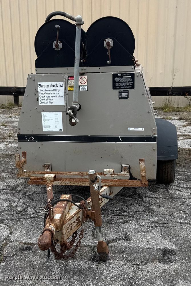 image for item EM8227 1998 CompAir LeRoi Q185DUE air compressor