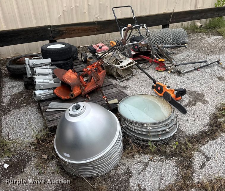 image for item EM8239 Lawn equipment