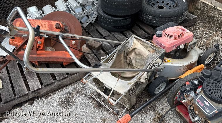 image for item EM8239 Lawn equipment