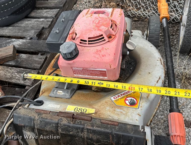 image for item EM8239 Lawn equipment