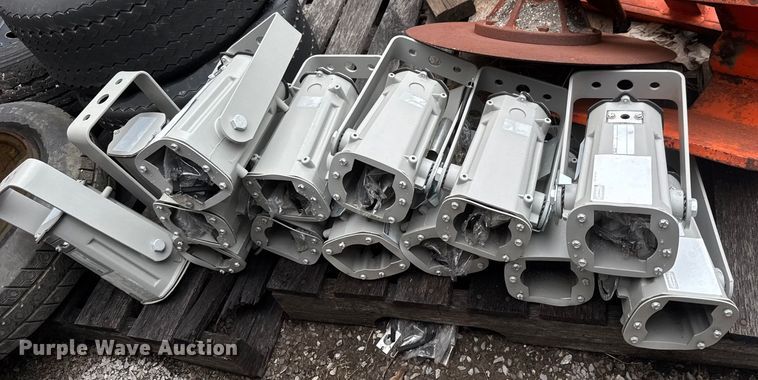 image for item EM8239 Lawn equipment