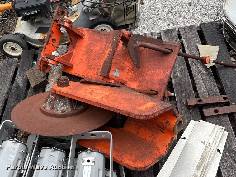 image for item EM8239 Lawn equipment