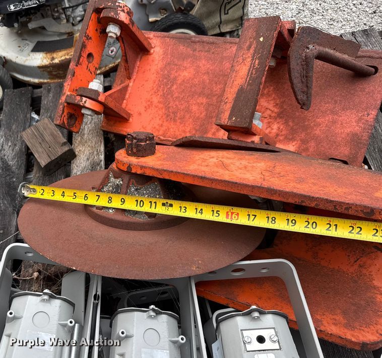 image for item EM8239 Lawn equipment