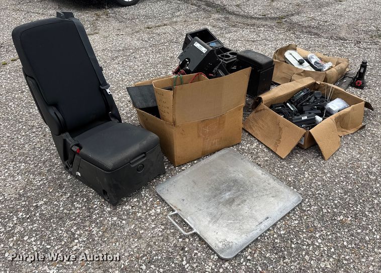 image for item EM8243 Emergency vehicle equipment