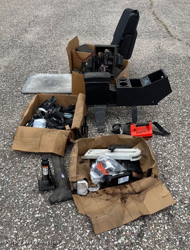 image for item EM8243 Emergency vehicle equipment