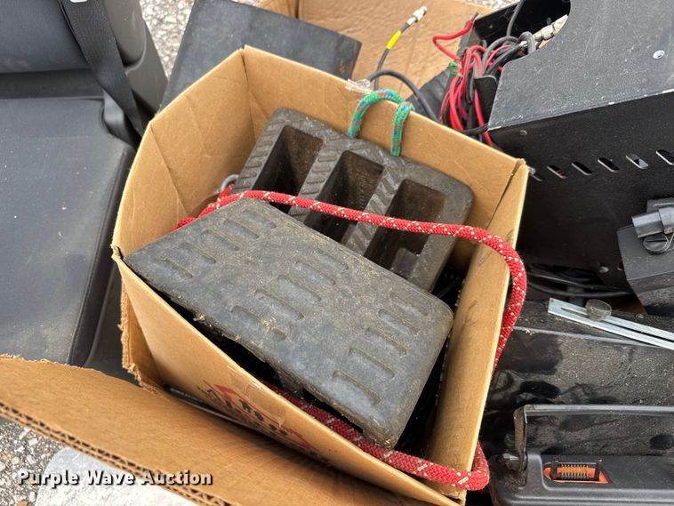 image for item EM8243 Emergency vehicle equipment