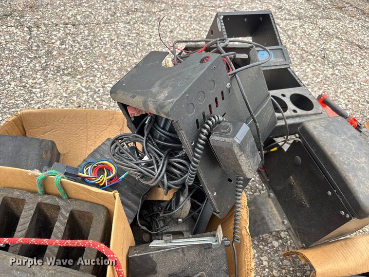 image for item EM8243 Emergency vehicle equipment