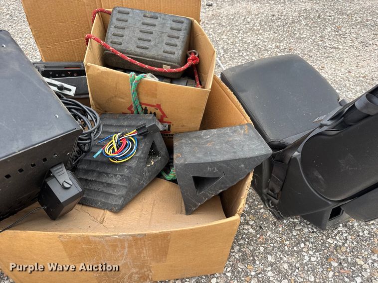 image for item EM8243 Emergency vehicle equipment