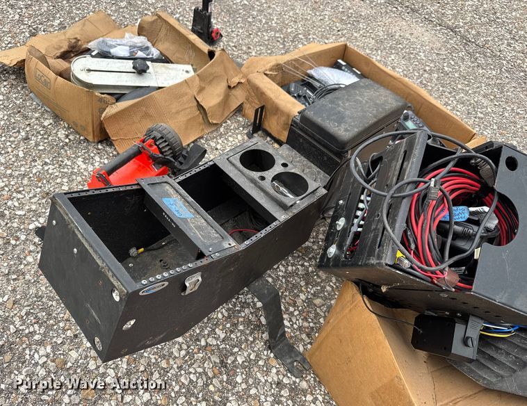 image for item EM8243 Emergency vehicle equipment