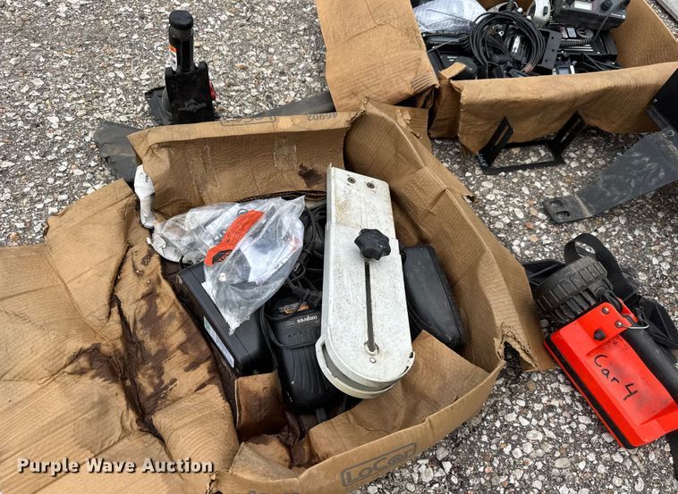 image for item EM8243 Emergency vehicle equipment