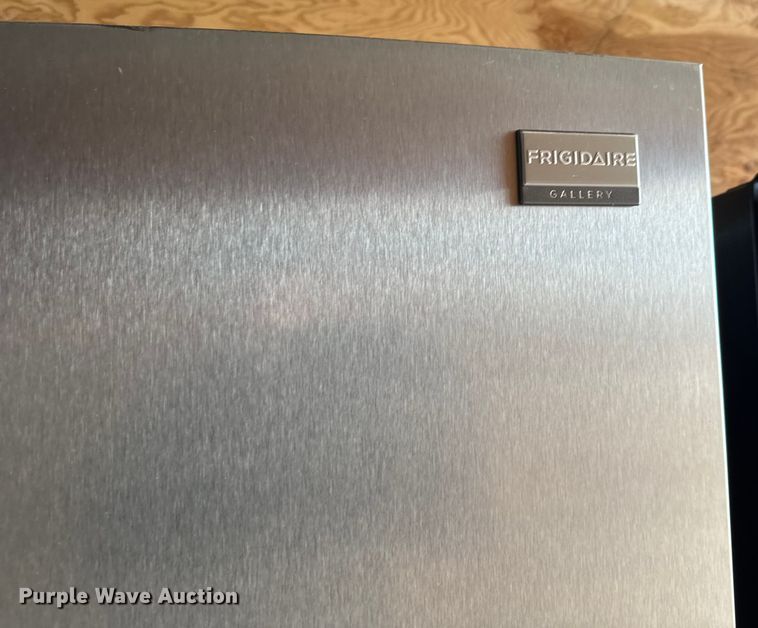 image for item EM8246 (3) refrigerators