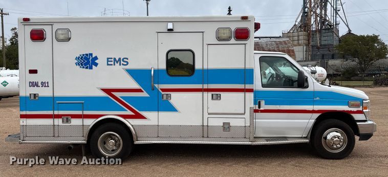 image for item EM8248 2010 Ford E450 ambulance