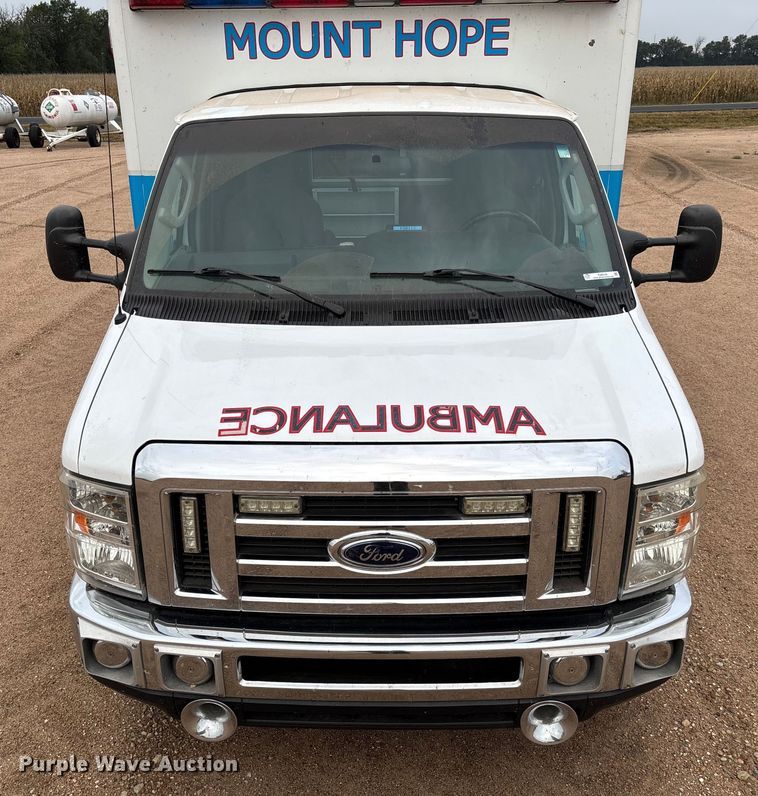 image for item EM8248 2010 Ford E450 ambulance