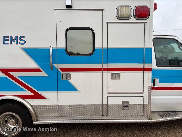 image for item EM8248 2010 Ford E450 ambulance