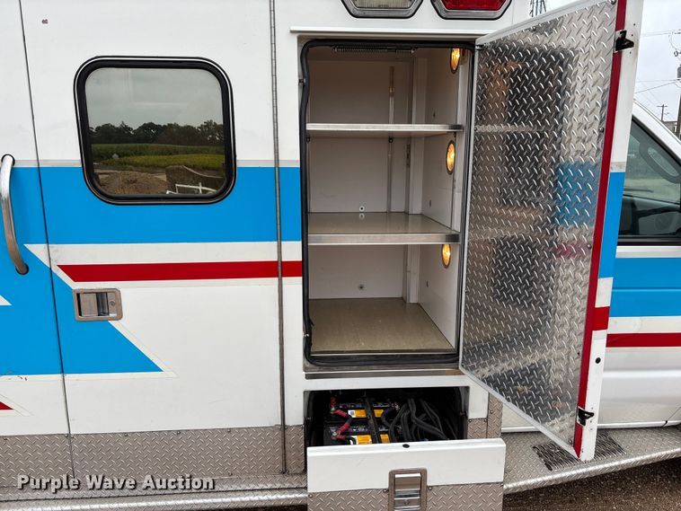 image for item EM8248 2010 Ford E450 ambulance