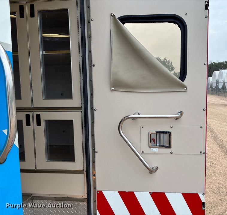 image for item EM8248 2010 Ford E450 ambulance