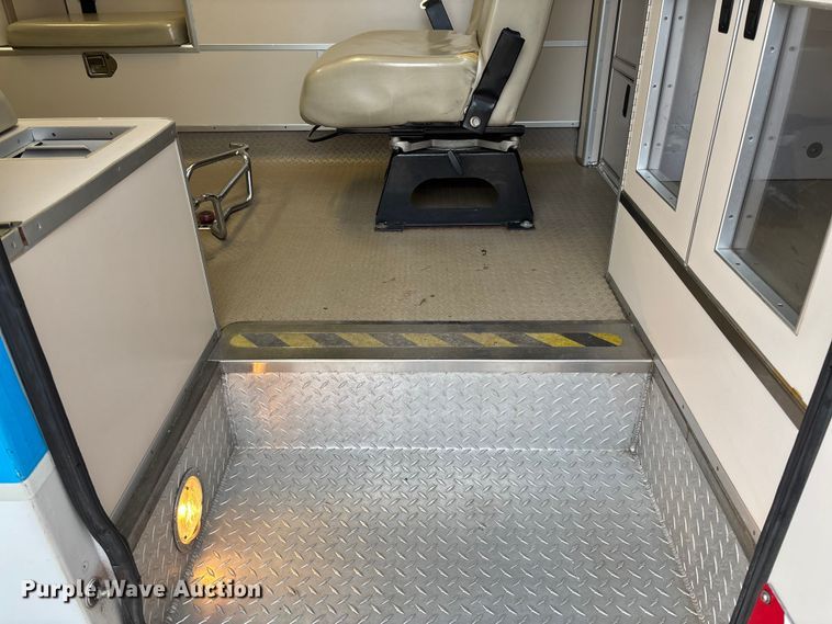 image for item EM8248 2010 Ford E450 ambulance