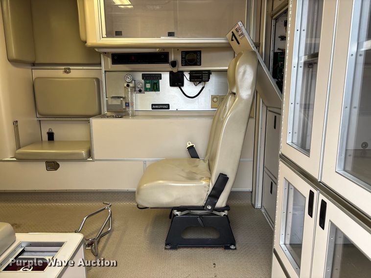image for item EM8248 2010 Ford E450 ambulance