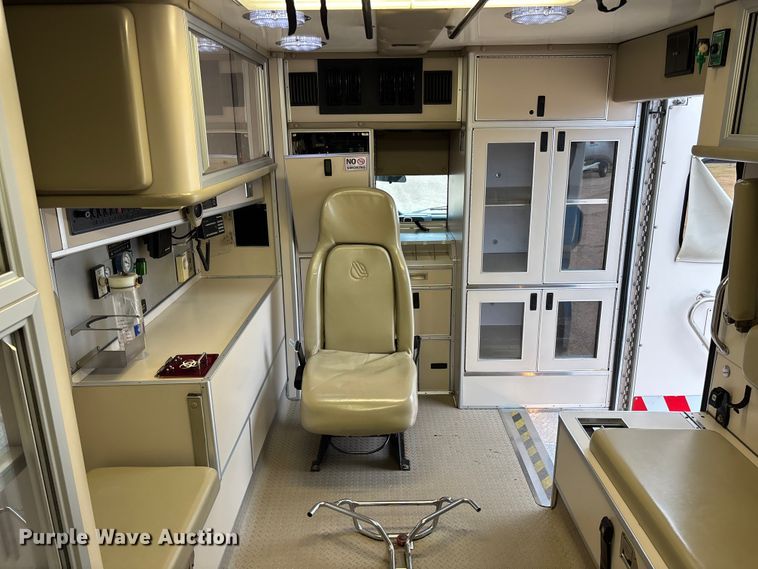 image for item EM8248 2010 Ford E450 ambulance