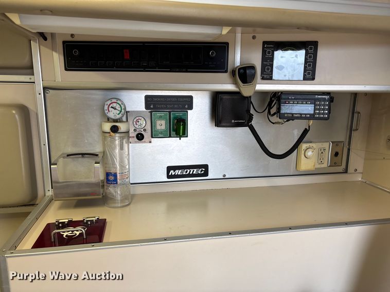 image for item EM8248 2010 Ford E450 ambulance