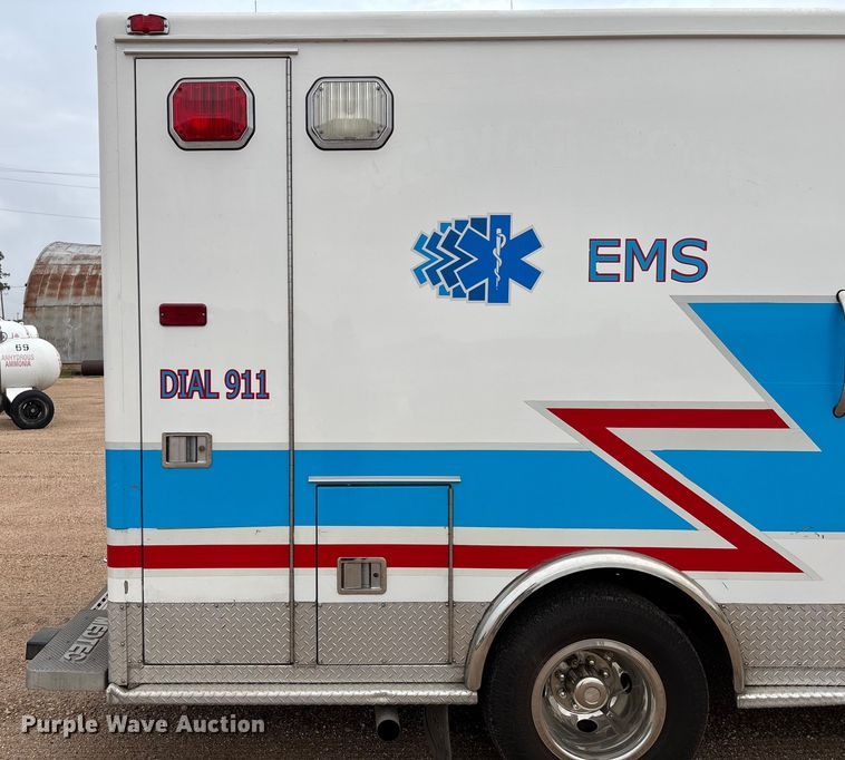 image for item EM8248 2010 Ford E450 ambulance
