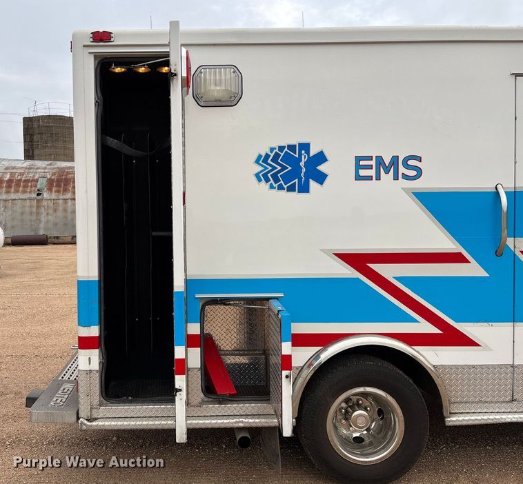 image for item EM8248 2010 Ford E450 ambulance