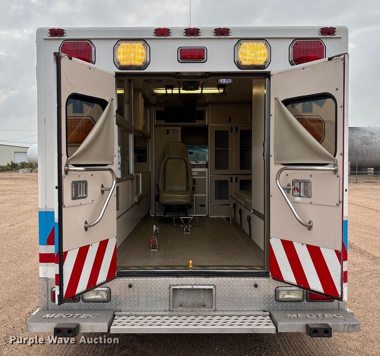 image for item EM8248 2010 Ford E450 ambulance