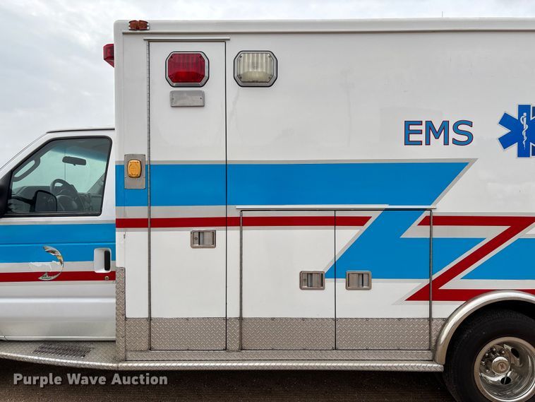 image for item EM8248 2010 Ford E450 ambulance