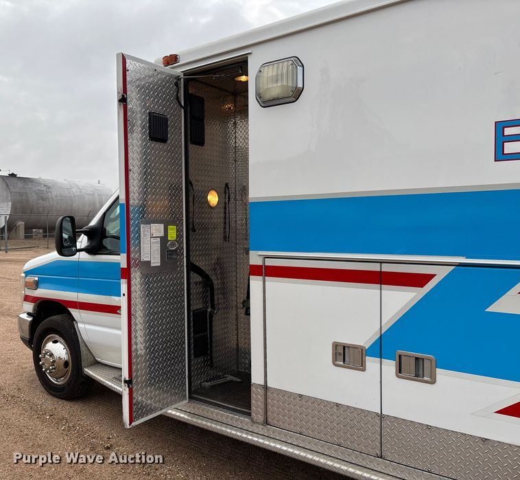 image for item EM8248 2010 Ford E450 ambulance