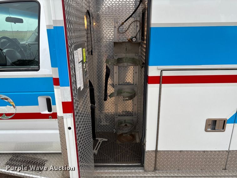image for item EM8248 2010 Ford E450 ambulance