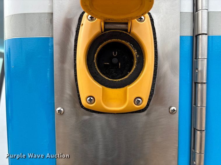 image for item EM8248 2010 Ford E450 ambulance