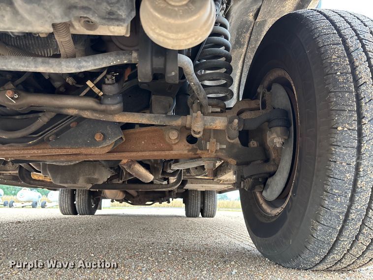 image for item EM8248 2010 Ford E450 ambulance