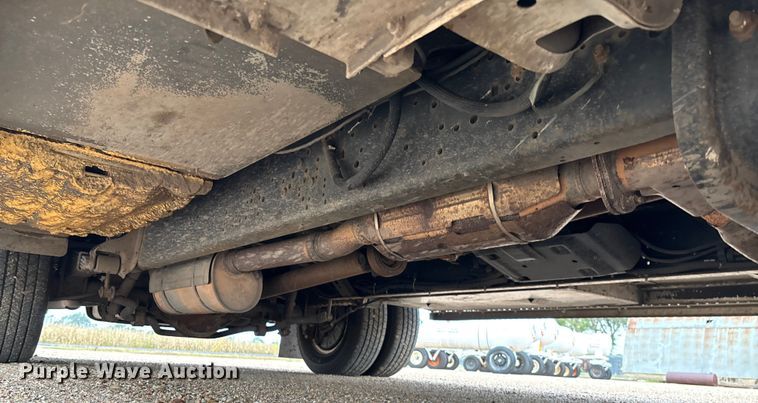 image for item EM8248 2010 Ford E450 ambulance